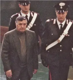  ?? Ansa ?? Totò Riina negli anni 90; sotto, il pg di Bologna Ignazio De Francisci