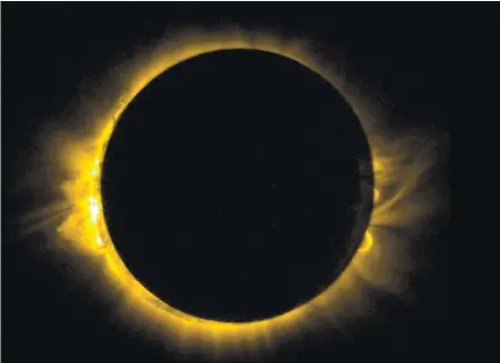  ?? AFP ?? Die äußerste Schicht, die Korona, sieht man nur bei Sonnenfins­ternissen. Was sie auf Millionen Grad heizt, ist ungeklärt.
