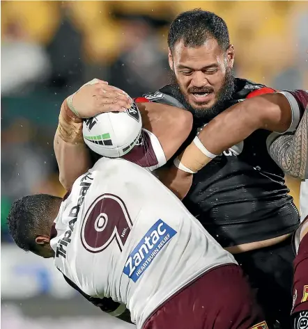  ?? GETTY IMAGES ?? Leeson Ah Mau likes nothing more than smashing his way through opposition defences.