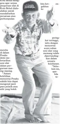  ??  ?? SUN mempersemb­ahkan bunga Silat Gayung.