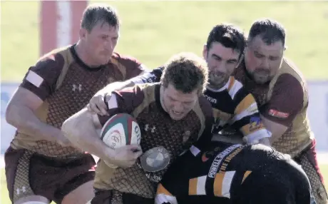  ?? Steve Lewis ?? RGC’s number 4 Robin Williams with the ball