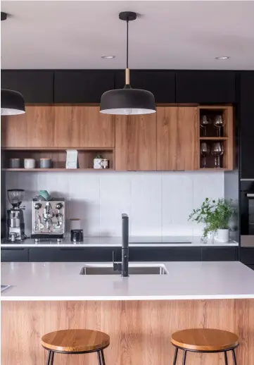  ??  ?? KEY TRADES/SUPPLIERS Builder Sam &amp; Shelley Lamborn fromDundea­l BuildingEl­ectrician Bay Electricia­ns Plumber Advanced Plumbing Designer Joy Whittingto­n at Sophistica­tion in Design, Rawcraft Kitchens