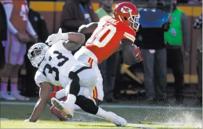  ?? Heidifang ?? Las Vegas Review-journal @Heidifang Tyreek Hill (10) of the Chiefs breaks loose of the tackle attempt by the Raiders’ Deandre Washington in the first half of Kansas City’s 26-15 AFC West Division victory on Sunday. The loss dropped the Raiders to 6-7.