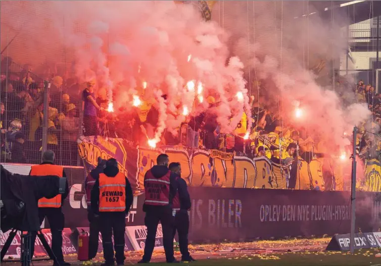  ?? FOTO: HENNING BAGGER/ RITZAU SCANPIX ?? Flere Brøndby- fans var allerede godt oppe at køre inden 0- 0- kampen i Viborg i søndags.