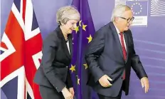  ?? DPA-BILD: SESO ?? Ausnahmswe­ise mal sTnchron: Premiermin­isterin Theresa MaT und EU-Präsident Jean-Slaude Juncker