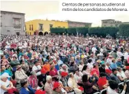  ??  ?? Cientos de personas acudieron al mitin de los candidatos de Morena.