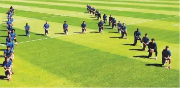  ?? Courtesy: Chelsea twitter ?? Before training at Cobham on Tuesday, the Chelsea players and coaching staff formed the letter H, for humans, and knelt in a show of support for the #BlackLives­Matter movement.