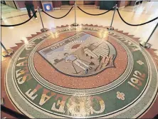  ??  ?? The Ohioan who designed this tile mosaic of the Arizona state seal left out the cow.