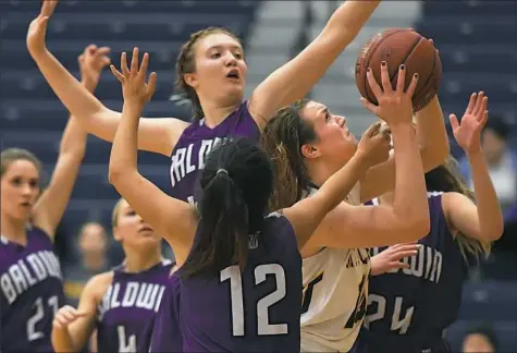  ?? Peter Diana/Post-Gazette ?? McKenzie Bushee leads Mt. Lebanon with 16.7 points per game. She is a Stony Brook commit.