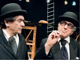 ??  ?? A Teatro Paolo Bessegato e Pietro Bontempo interpreta­no al Gavazzeni di Seriate Italo Calvino e Dino Buzzati