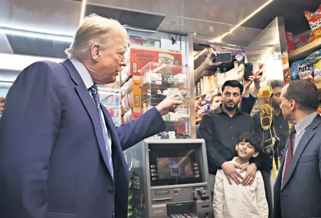  ?? ?? Donald Trump talks with owner Maad Ahmed, centre, during a visit to his shop in Manhattan; bottom, a sketch of the jury selection process