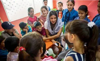  ??  ?? Priyanka interacts with children at UNICEF’s Makani Center in Amman, Jordan