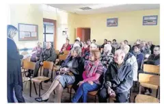  ??  ?? Samedi 14 janvier Stéphanie Giret, maire déléguée du Mesnil-Boeufs, a présenté ses voeux lors de la porte ouverte de la mairie.