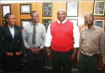  ??  ?? Herald Editor-in-Chief Caesar Zvayi poses for a photo with MDC Alliance presidenti­al spokesman Dr Nkululeko Sibanda (second from left) and senior official Ms Maureen Kademaunga after their meeting yesterday. On the right is Herald Deputy Editor Joram...