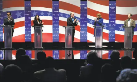  ?? Carlos Avila Gonzalez / The Chronicle ?? U.S. Senate candidates Tom Del Beccaro (left), Kamala Harris, Duf Sundheim, Loretta Sanchez and Ron Unz participat­e in a rare bipartisan debate at the University of the Pacific in Stockton.