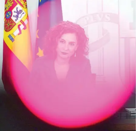  ??  ?? Las ministras de Hacienda, María Jesús Montero, y Economía, Nadia Calviño
