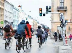  ?? Fotos: Gambarini, Berg-Rusten, Stache, Reinhardt, dpa ?? Lakritze und Fahrrad, alles typisch skandinavi­sch? Nein, erklärt die Fluggesell­schaft SAS mit Sitz in Stockholm.