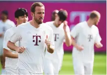  ?? SVEN HOPPE/ASSOCIATED PRESS ?? Munich’s Harry Kane, front, practices with his FC Bayern Munich teammates during a training session in Munich, Germany on Monday. FC Bayern Munich will face FC Arsenal in a Champions League quarter final first leg, on Tuesday.