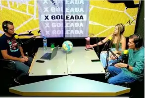  ?? ?? XGoleada se escucha de lunes a viernes, en radio Columbia. Allí Claudio Ciccia y María Jesús analizan el fútbol. CORTESÍA