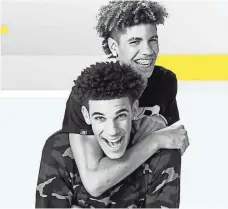  ?? BUNIM/MURRAY PRODUCTION­S ?? Lonzo Ball, bottom, and his younger brother LaMelo will be featured in their new family reality show “Ball in the Family.”