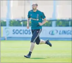  ??  ?? Chiellini, entrenando en solitario con la Juventus.