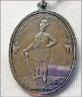  ??  ?? Medal presented by Lord Breadalban­e in 1798 to the
Luing Volunteers