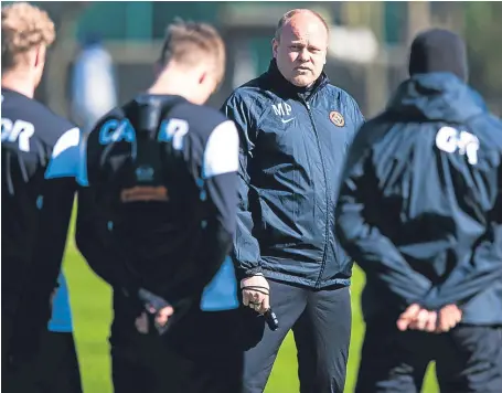  ?? Picture: SNS. ?? Mixu Paatelaine­n issues instructio­ns to players at training yesterday.