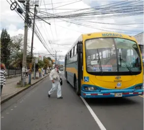  ?? ARCHiVo ?? El gobierno buscaría trasladar los pagos a los autobusero­s para que mantengan los precios de los pasajes de bus.