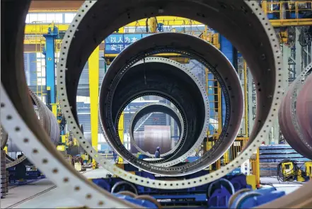  ?? BO / CHINA NEWS SERVICE ?? An employee of an engineerin­g equipment manufactur­er in Nanjing, Jiangsu province, works on Thursday at the company’s production line.YANG