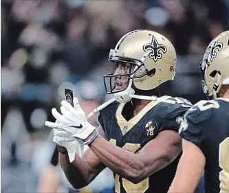  ?? BILL FEIG THE ASSOCIATED PRESS ?? New Orleans Saints wide receiver Michael Thomas pulls out a cellphone after his 72-yard touchdown Sunday against the Los Angeles Rams.