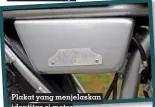  ?? ?? Plakat yang menjelaska­n identitas si motor