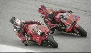  ?? FOTO: MOTOGP.COM ?? Pedro Acosta Un adelantami­ento a Bagnaia camino del primero podio Motogp