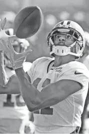  ?? JIM MATHEWS / USA TODAY NETWORK-WISCONSIN ?? Packers wide receiver Trevor Davis was one of the players who benefited from backup quarterbac­k Brett Hundley’s hot hand Thursday night during practice.