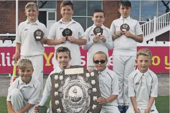  ?? ?? Cayton Primary School line up with their Primary Schools Hardball Cup silverware Pictures: Steve Lilly