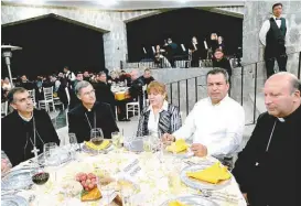  ?? MARTÍN PIÑA ?? Cena en el mirador del Cristo de las Noas, en honor a Mons. Barraza Beltrán.