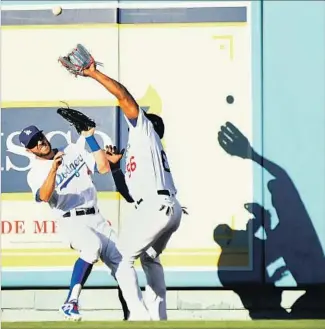  ?? Wally Skalij Los Angeles Times ?? YASIEL PUIG, right, avoids a collision with center fielder Chris Taylor and catches Kris Bryant’s first-inning fly ball in the late afternoon sun at Dodger Stadium.