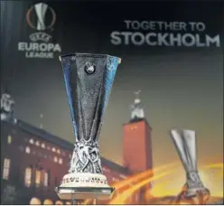  ??  ?? DESEADA. El trofeo de la Europa League es el objetivo final.