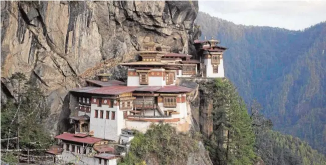  ?? REUTERS ?? El monasterio budista Taktsang Palphugen, en Paro, conocido también como el Nido del Tigre