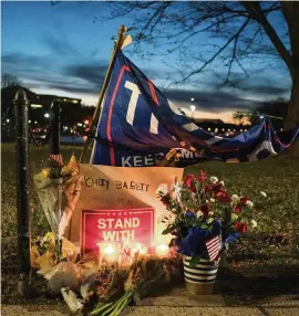  ?? TODD HEISLER The New York Times ?? A makeshift memorial on Capitol Hill in Washington, D.C., on Thursday to Ashli Babbitt, who was fatally shot by a police officer during her participat­ion in Wednesday’s breach of the Capitol by a mob of President Donald Trump’s supporters.