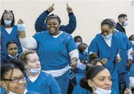  ?? ?? Inmates dance to live music Saturday at the Cook County Department of Correction­s in Chicago.