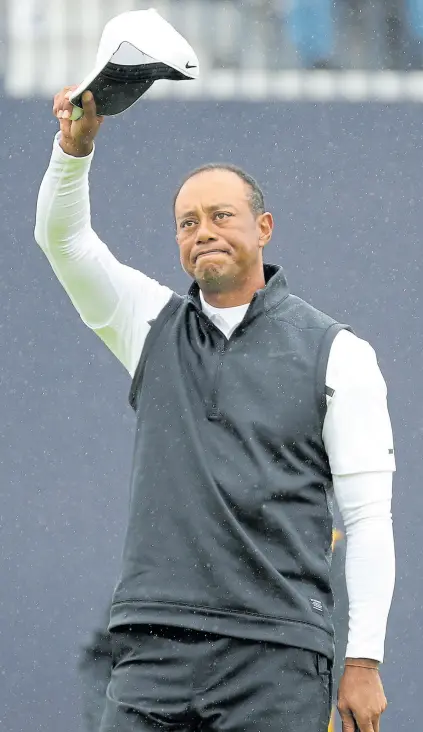  ?? Peter Morrison / ap ?? Casi sin luchar, Tiger Woods se despidió de Royal Portrush bajo la lluvia