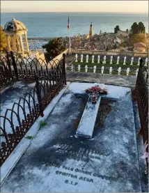  ?? (Photo A.R.) ?? La tombe d’Aubrey Beardsley au Trabuquet.
