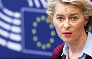  ??  ?? Predsednic­a evropske komisije Ursula von der Leyen se je spet odločno postavila na stran vladavine prava.