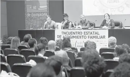  ??  ?? En la sesión pleanria celebrada en el Planetario de Pamplona intervinie­ron José María Lezana, técnico de la Diputación de Gipuzkoa; Chus Sádaba, vocal legislativ­a de Magale; Txema Uribe, vicepresid­ente de Magale; y Arantza González, miembro de Fades (de izquierda a dercha).