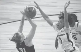  ?? ERIC GAY/AP ?? Georgia Tech guard Lotta-Maj Lahtinen, left, is pressured by South Carolina guard Zia Cooke (1) on Sunday in San Antonio.