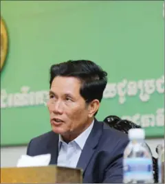  ?? HONG MENEA ?? Phnom Penh Deputy Governor Khoung Sreng speaks at a City Hall meeting on the Boeung Kak land dispute yesterday in Phnom Penh.