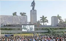  ??  ?? Imagen de la ceremonia en honor a Ernesto Che Guevara en la ciudad cubana de Santa Clara, donde se encuentran sus restos desde 1997.