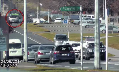  ?? Picture / Dean Purcell ?? A van (red circle) was one of two vehicles snapped tailing a Greenpeace vehicle (towing boat).