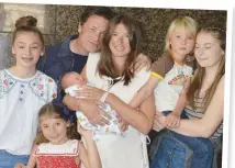  ??  ?? Jamie and Jools oliver with their children (from left) Daisy, Petal, river, Buddy and Poppy