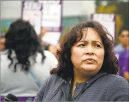  ?? LAURA A. ODA — STAFF PHOTOGRAPH­ER ?? Maria and Eusebio Sanchez, Oakland parents and U.S. residents for over two decades, are being deported back to Mexico — leaving behind three of their four children.